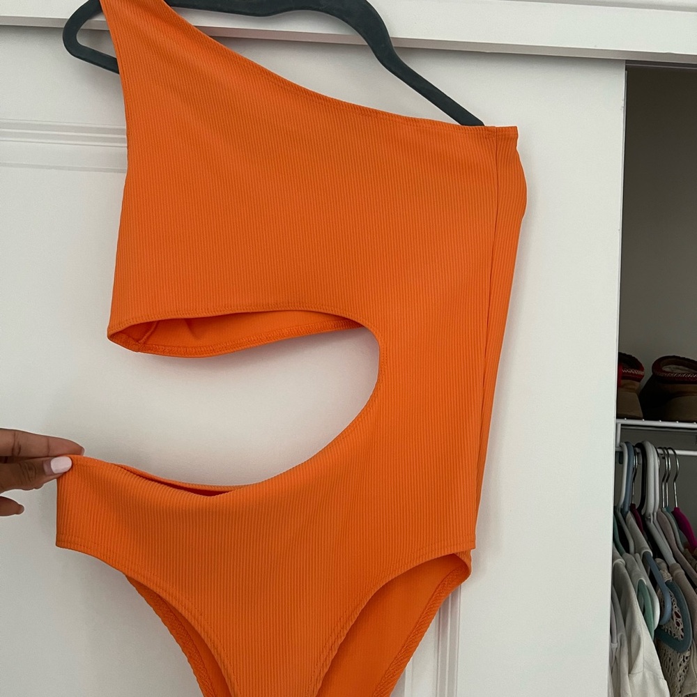 one shoulder bodysuit